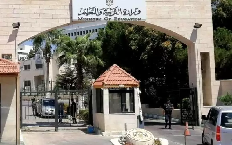 المومني: تعاميم الوزارة ملزم للمدارس الحكومية