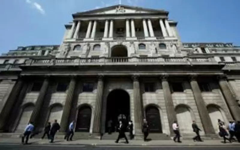 السلطة تجبر بنك إنجلترا على الزيادة