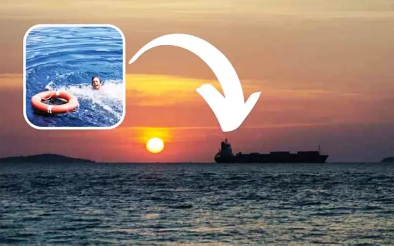 طاقم إبحار ينجو بعد أن أغرق