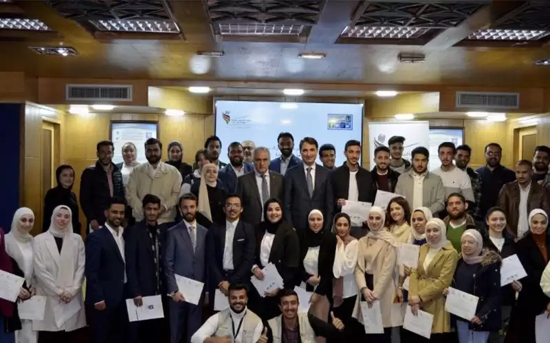 الحسيني يرعى تخريج طلبة أنا أشارك