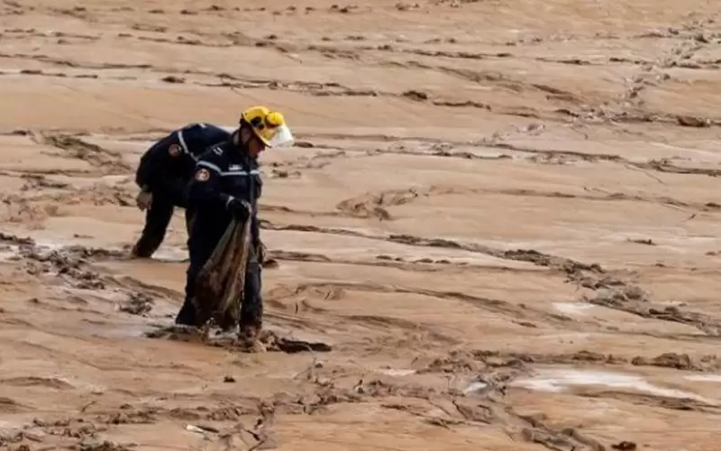 الدفاع المدني يخلي 50 منزلا في