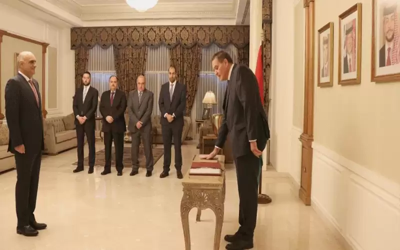 طوقان وأعضاء مجلس مفوضي هيئة الطاقة
