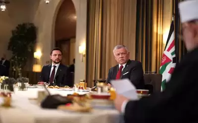 الملك يقيم مأدبة إفطار لكبار المسؤولين