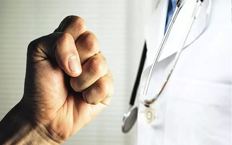 ضرب طبيب بمستشفى الأمير حمزة بلا