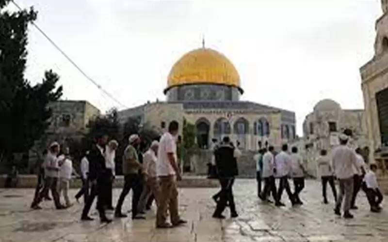 عشرات المستوطنين يقتحمون المسجد الأقصى