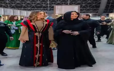 الملكة رانيا تشارك في افتتاح معرض