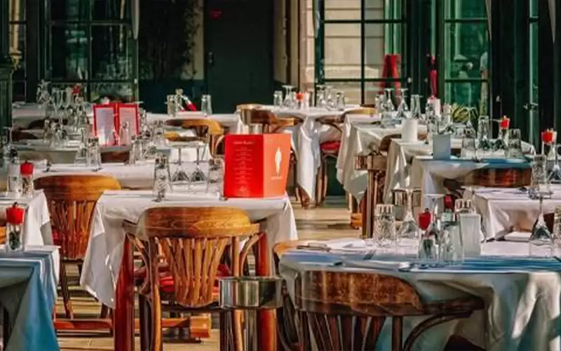 المطاعم والحلويات: حركة الإقبال على المطاعم