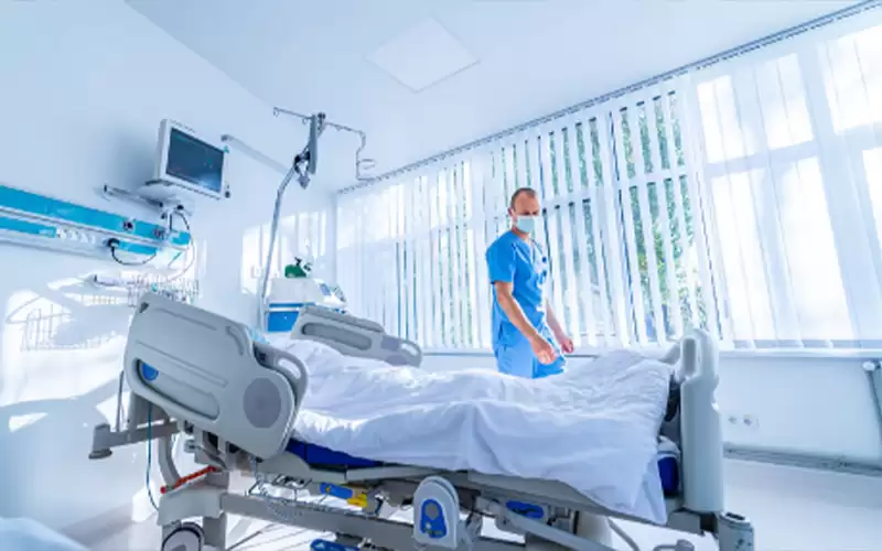 مشروع لتزويد مستشفيات حكومية بأجهزة طبية