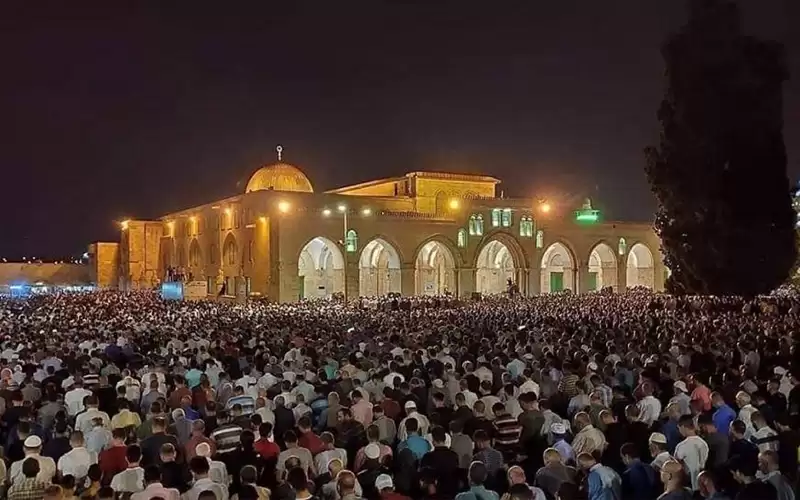 افتحوا الاعتكاف في الأقصى.. عاصفة إلكترونية