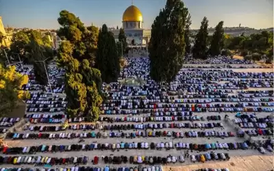 250 ألف شخص يؤدون صلاة الجمعة