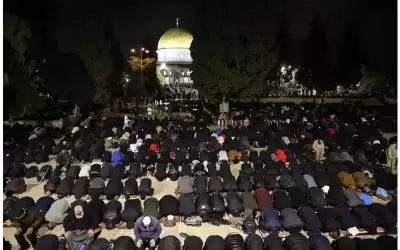 150 الف مصل ادوا صلاتي العشاء
