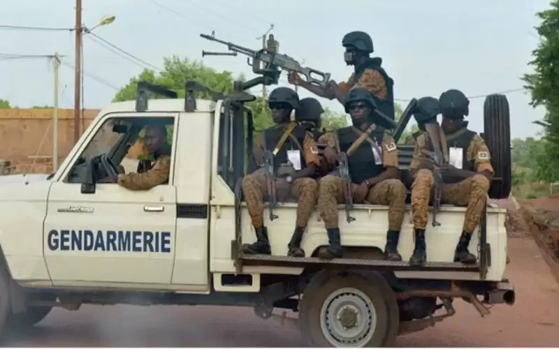 مقتل 6 مدنيين و30 مسلحا بهجوم