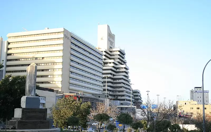 بعد تفجير رواتب الرئيس التنفيذي لبنك