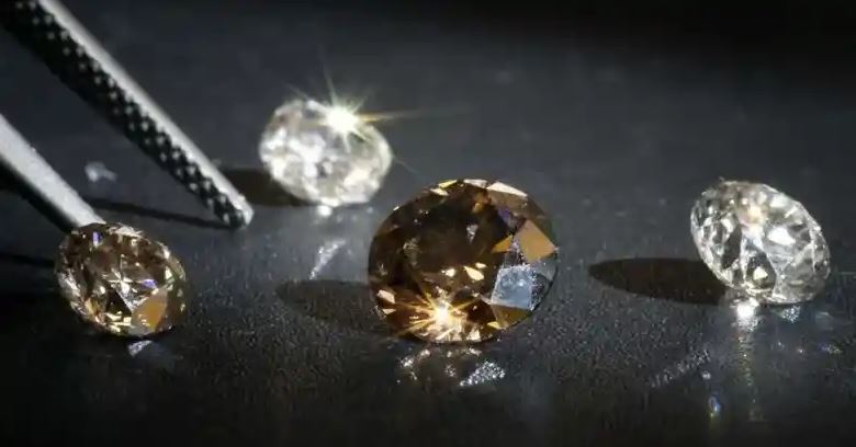 خبير مجوهرات أردني يحاول الاستيلاء على حجارة ألماس نادرة تصل قيمتها الى 16 مليون دينار
