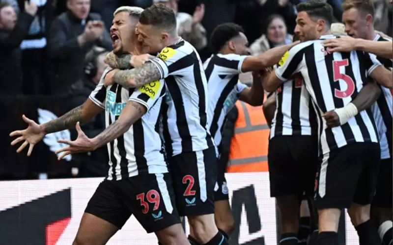 نيوكاسل يثأر من يونايتد بثنائية نظيفة