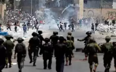 اشتباكات عنيفة بين فلسطينيين والاحتلال في