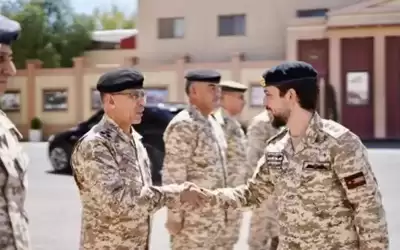 ولي العهد يزور القيادة العامة للقوات