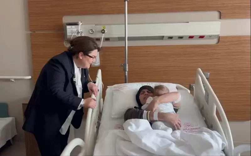 رضيعة تعود لحضن أمها بعد 54