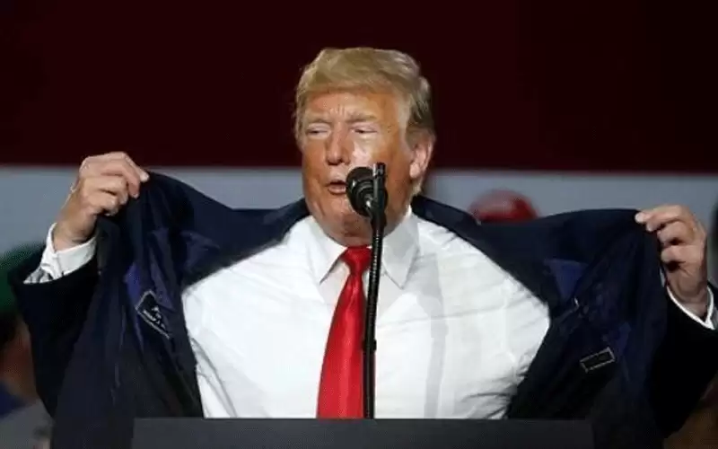 ترامب يتوجه إلى محكمة مانهاتن لبدء