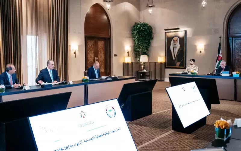 الملك: الحماية الاجتماعية أولوية وطنية