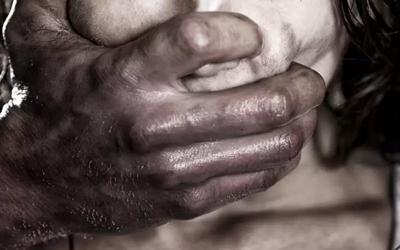 السجن 9 سنوات لأب تجرد من