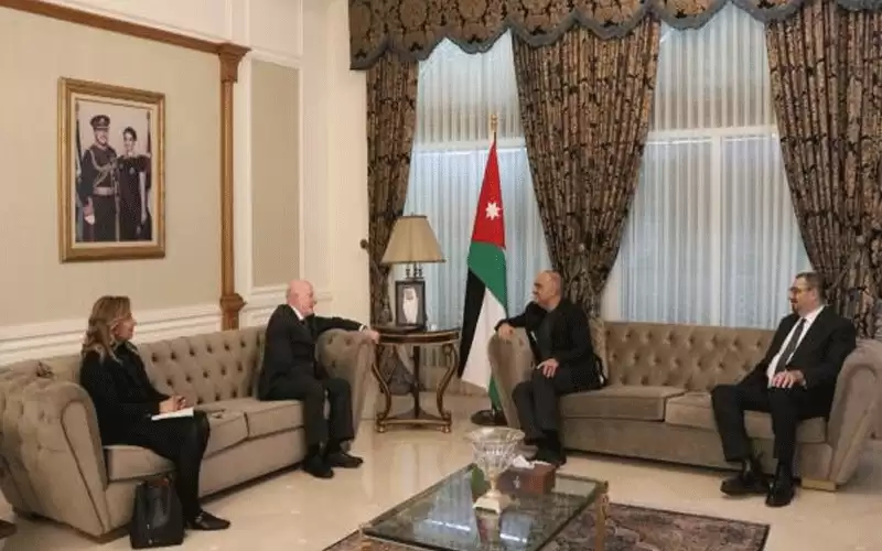 رئيس الوزراء يتسلم التقرير السنوي للجنة