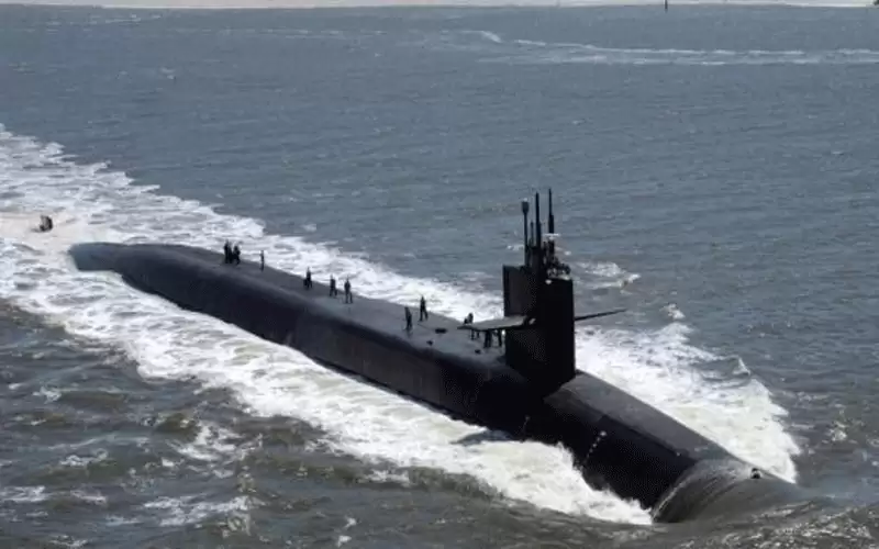 أمريكا ترسل غواصة مزودة بصواريخ موجهة