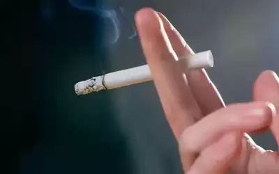كسر الصيام بسيجارة .. عادة قد