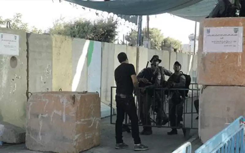 اسرائيل تدرس تمديد إغلاق الضفة الغربية