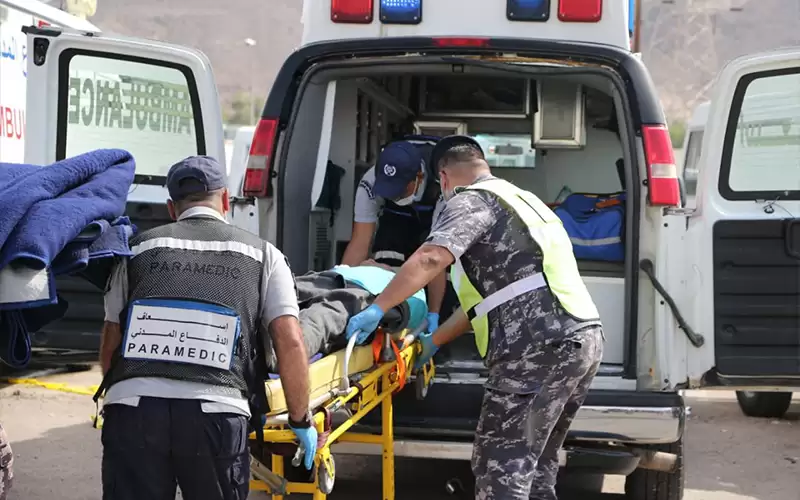 وفاتان و8 إصابات بثلاثة حوادث مختلفة