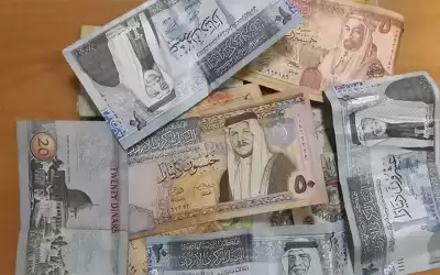 تجار يطالبون البنوك تأجيل أقساط القروض
