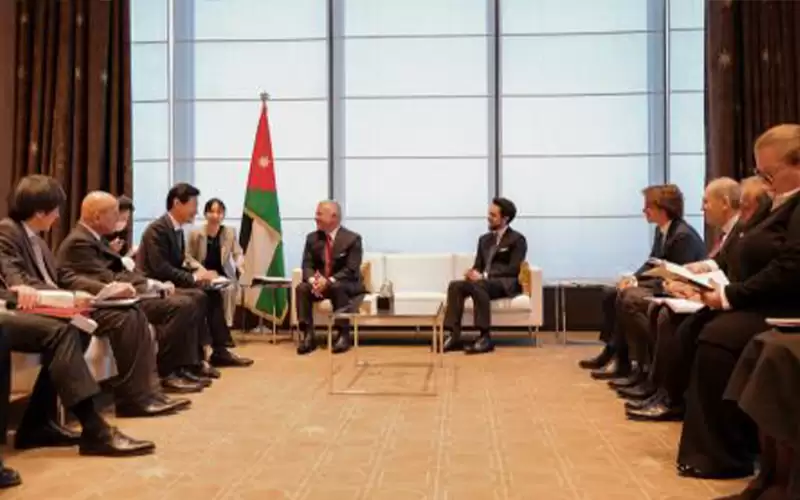 الملك يبحث فرص التعاون الاقتصادي مع