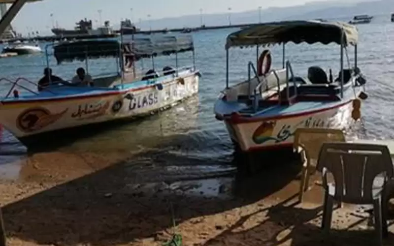 إيقاف حركة القوارب الزجاجية داخل الشواطئ