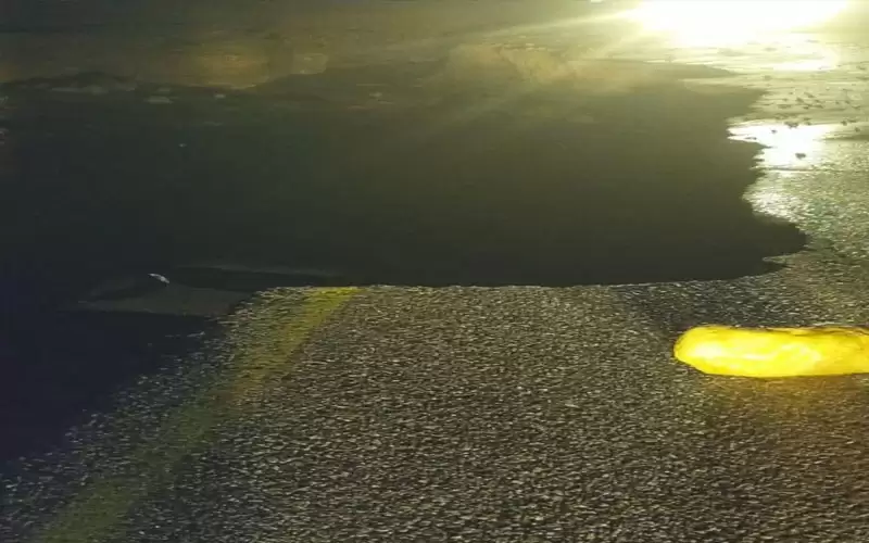 انهيار جزء من طريق مثلث ابو