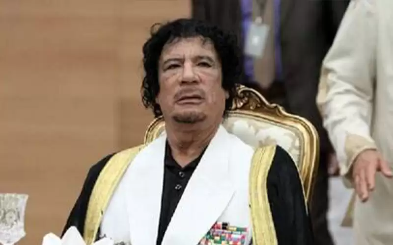 حينما بكى القذافي لأول مرة وفتح