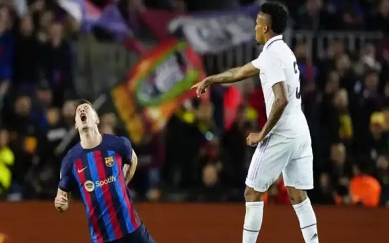 ليفاندوفسكي: لم أستطع المشي بسبب تدخل