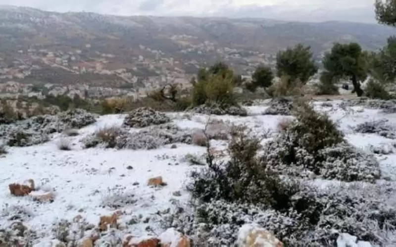 بدء تساقط زخات ثلجية على مرتفعات