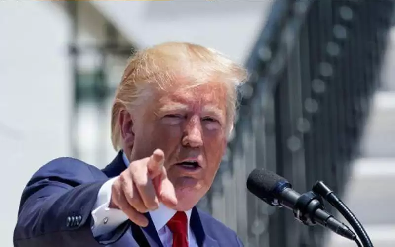 ترامب يقاضي محاميه السابق