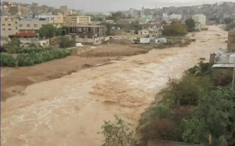 ارتفاع منسوب المياه في سيل الزرقاء