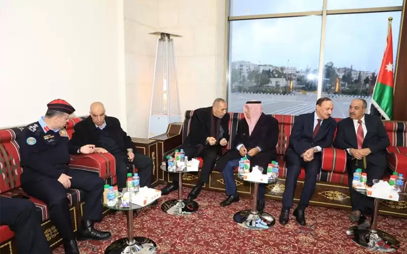 اللواء المعايطة يلتقي المدراء السابقين وينقل