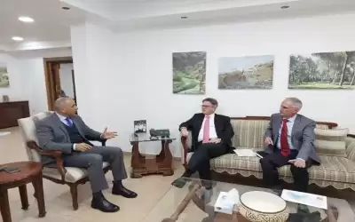 وزير البيئة يلتقي السفير الكندي لدى