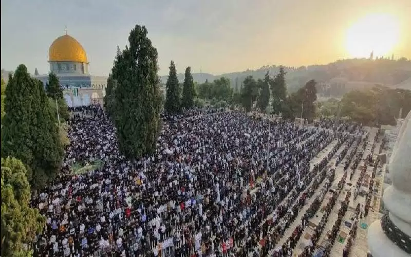 ربع مليون مصل أدوا صلاة الجمعة