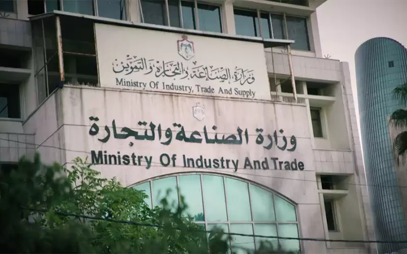 إحالة مول كبير للقضاء لتخزينه الدجاج