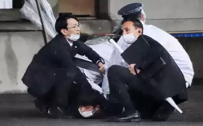 رئيس الوزراء الياباني يواصل زيارته لغرب