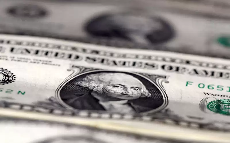 ارتفاع الدولار لأعلى مستوى في شهر