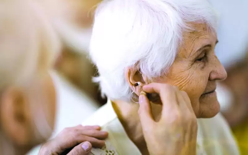 أجهزة السمع تسهم في الوقاية من