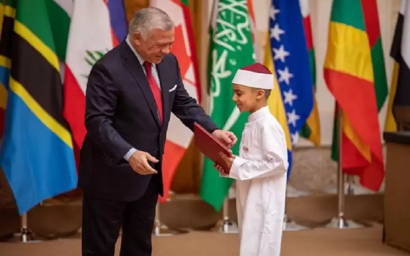 الملك يكرم الفائزين بالمسابقة الهاشمية لحفظ