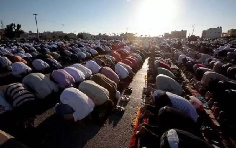 صلاة العيد عند السابعة صباحا ..