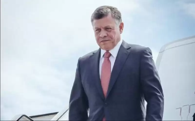 الملك يغادر أرض الوطن متوجها إلى