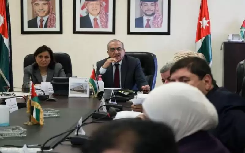 أبو السمن يؤكد أهمية الإسراع بتنفيذ